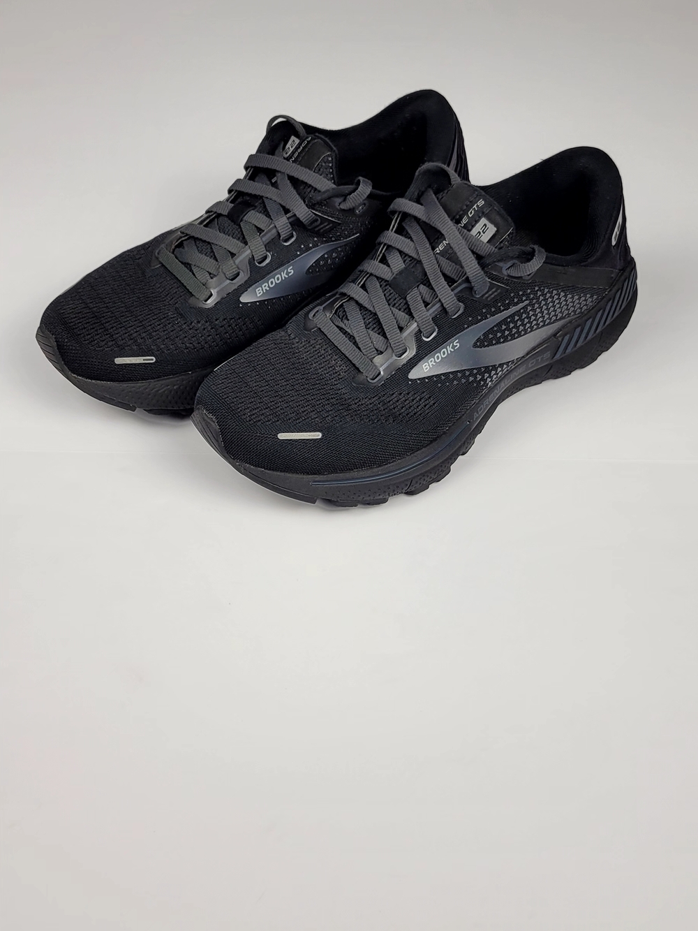 “Brooks Adrenaline GTS 22 Black Running Shoes Women’s Size 9B”